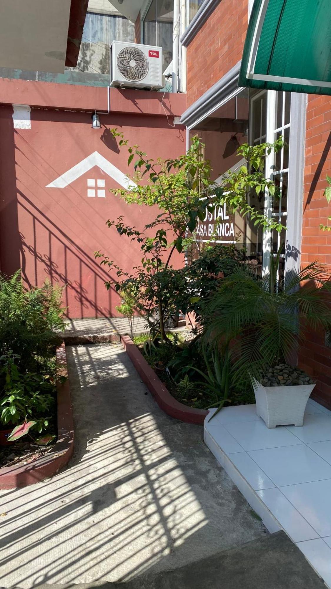 Hostal Casa Blanca Puerto Francisco de Orellana Exterior foto